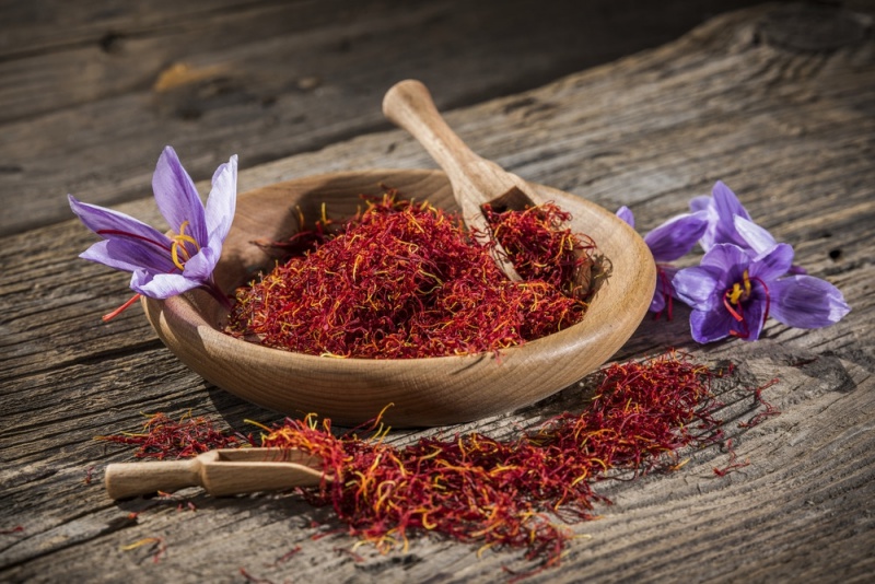 زعفران ایرانی محصولی شفابخش و ارگانیک برای زندگی سالم ، جذاب و شاد
